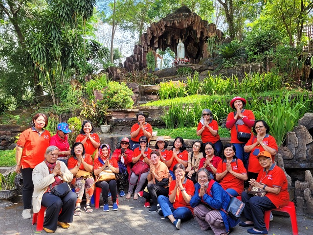 Dalam perjalanan menuju R. Seneng kami mampir diGoa Bunda Maria Ratu Besokor Weleri PAKai